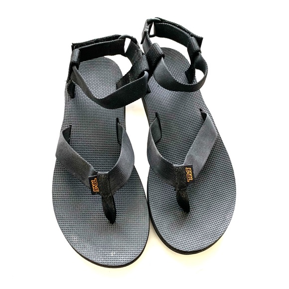teva black strappy sandals